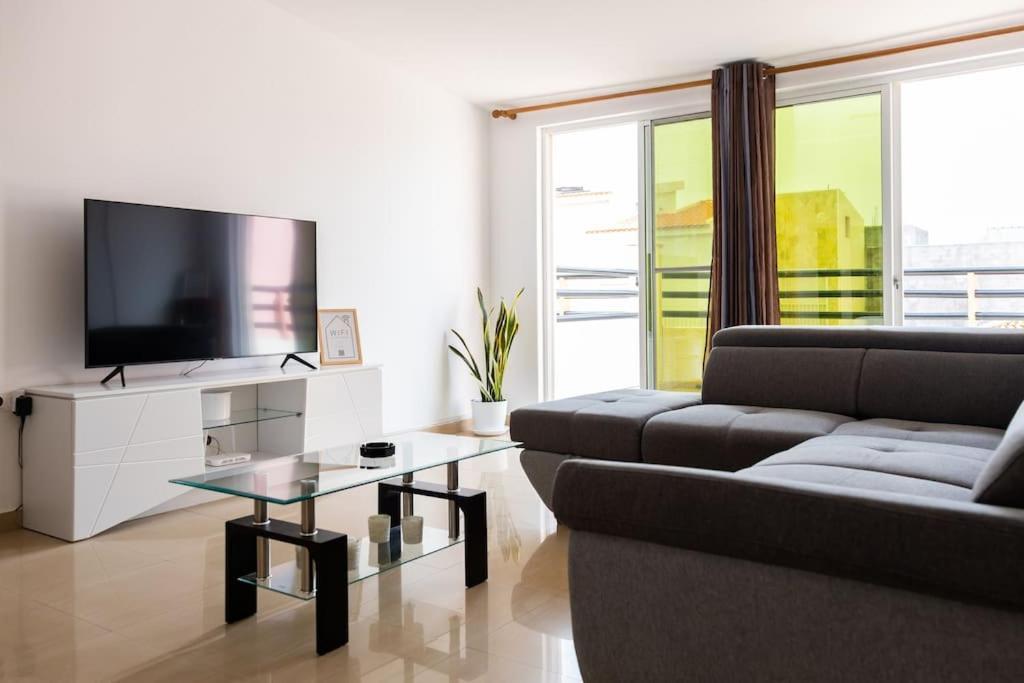3 Bedroom Apt, Free Wifi & Ac, Cidadela - Lcgr Πράγια Εξωτερικό φωτογραφία