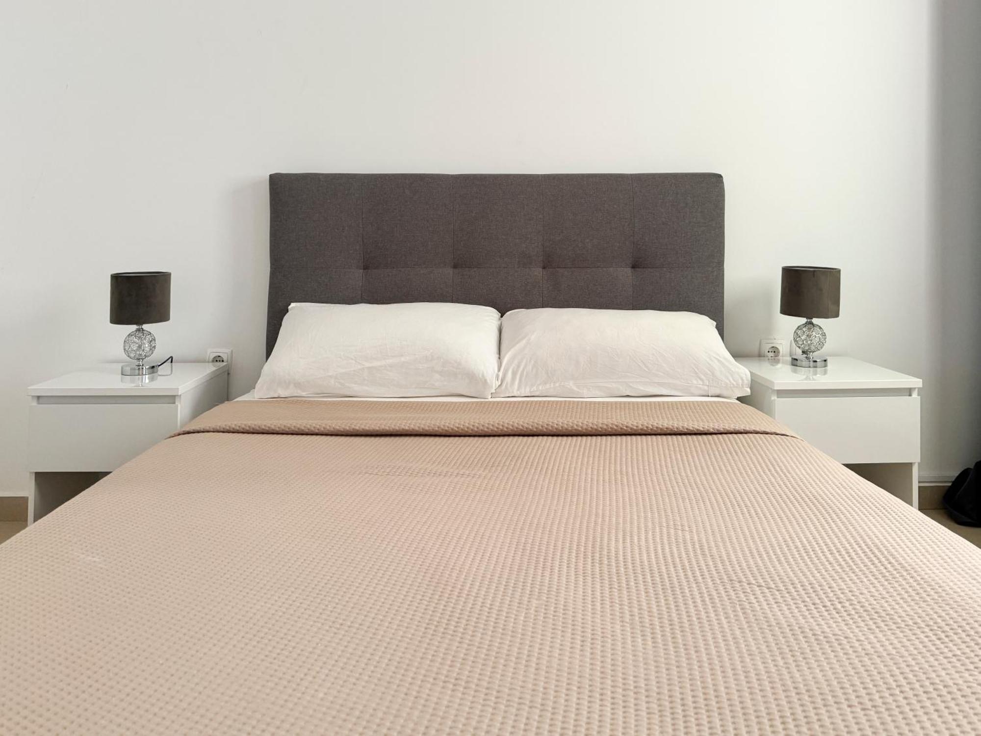 3 Bedroom Apt, Free Wifi & Ac, Cidadela - Lcgr Πράγια Εξωτερικό φωτογραφία