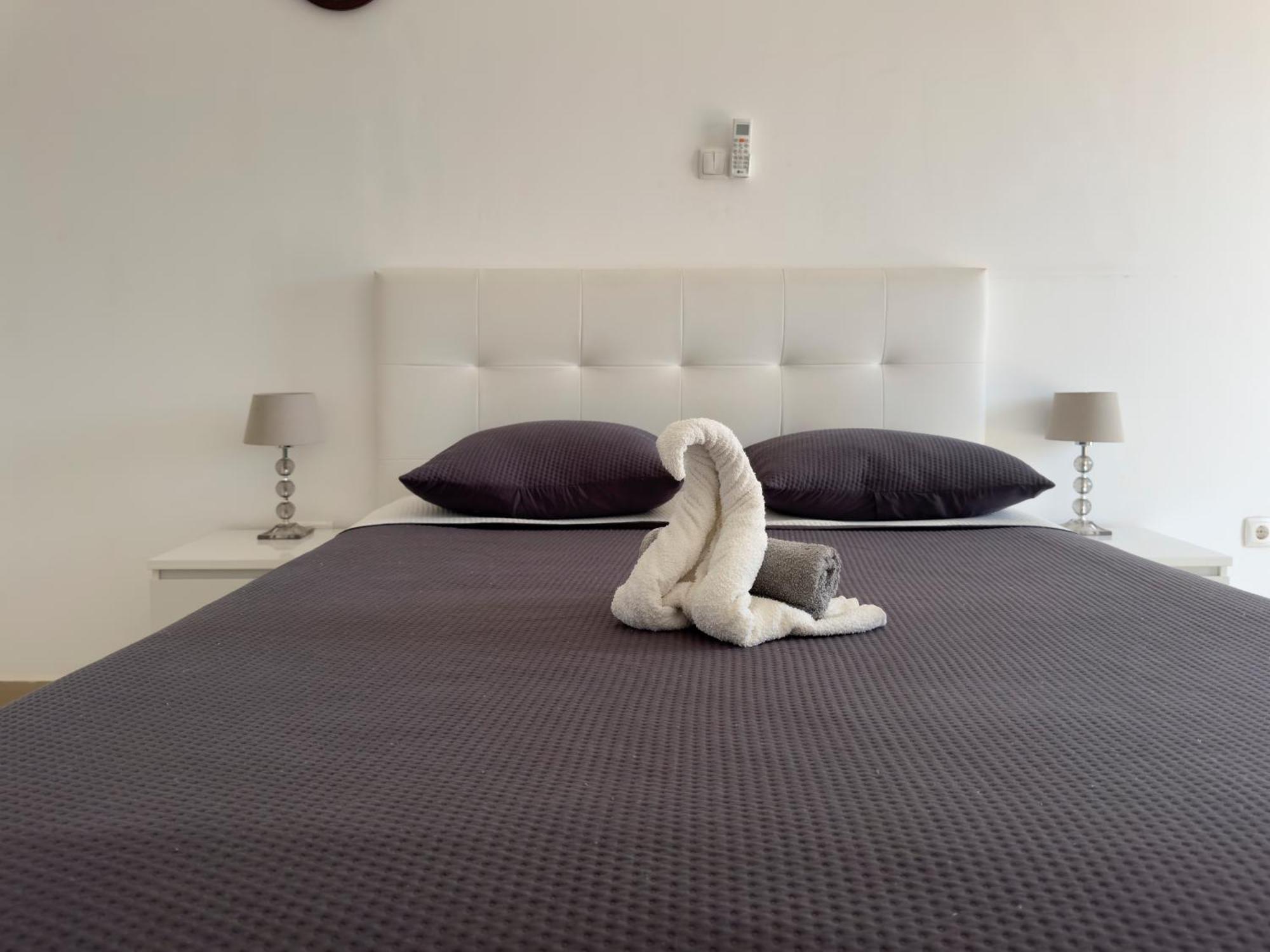 3 Bedroom Apt, Free Wifi & Ac, Cidadela - Lcgr Πράγια Εξωτερικό φωτογραφία