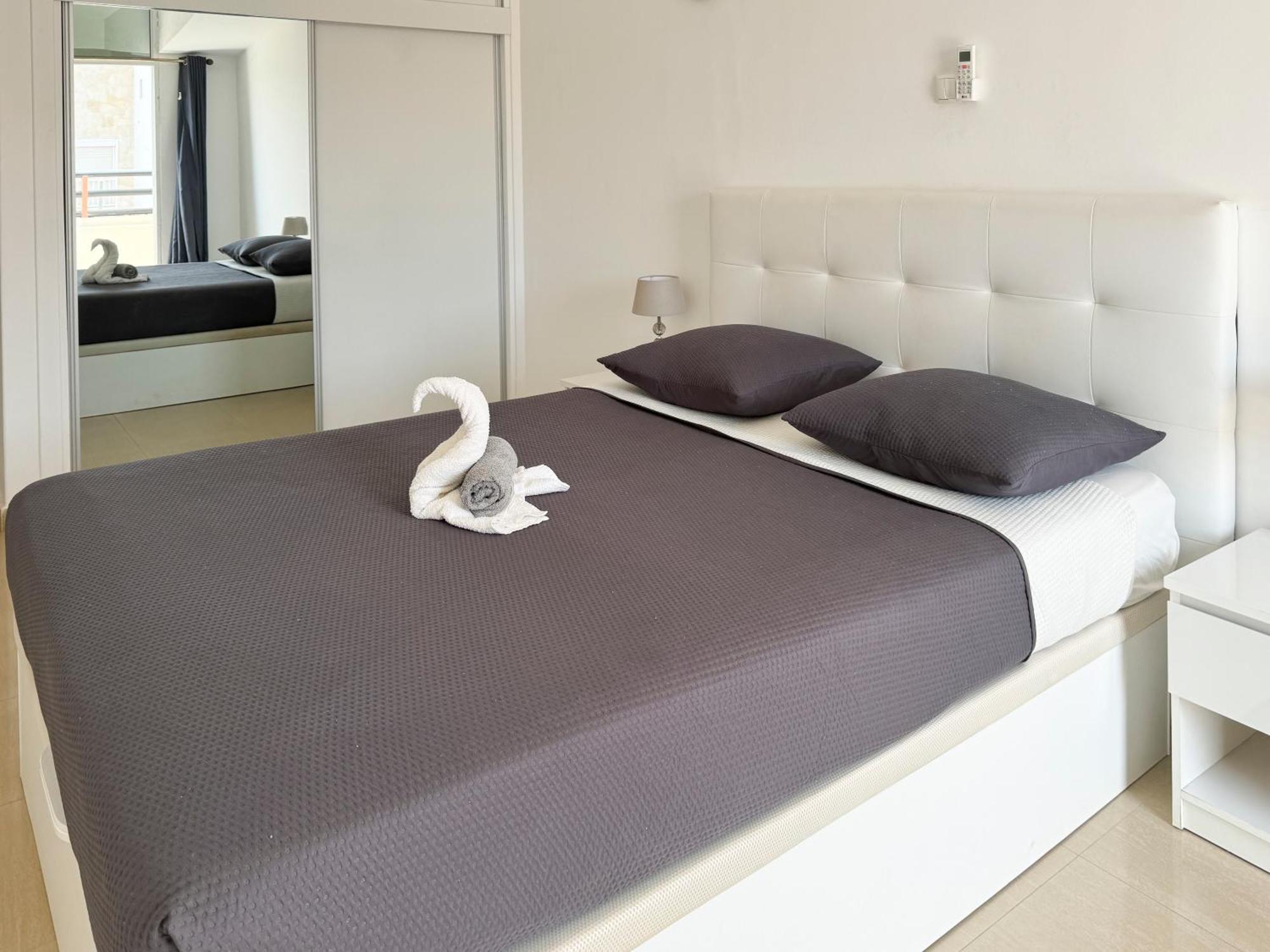 3 Bedroom Apt, Free Wifi & Ac, Cidadela - Lcgr Πράγια Εξωτερικό φωτογραφία