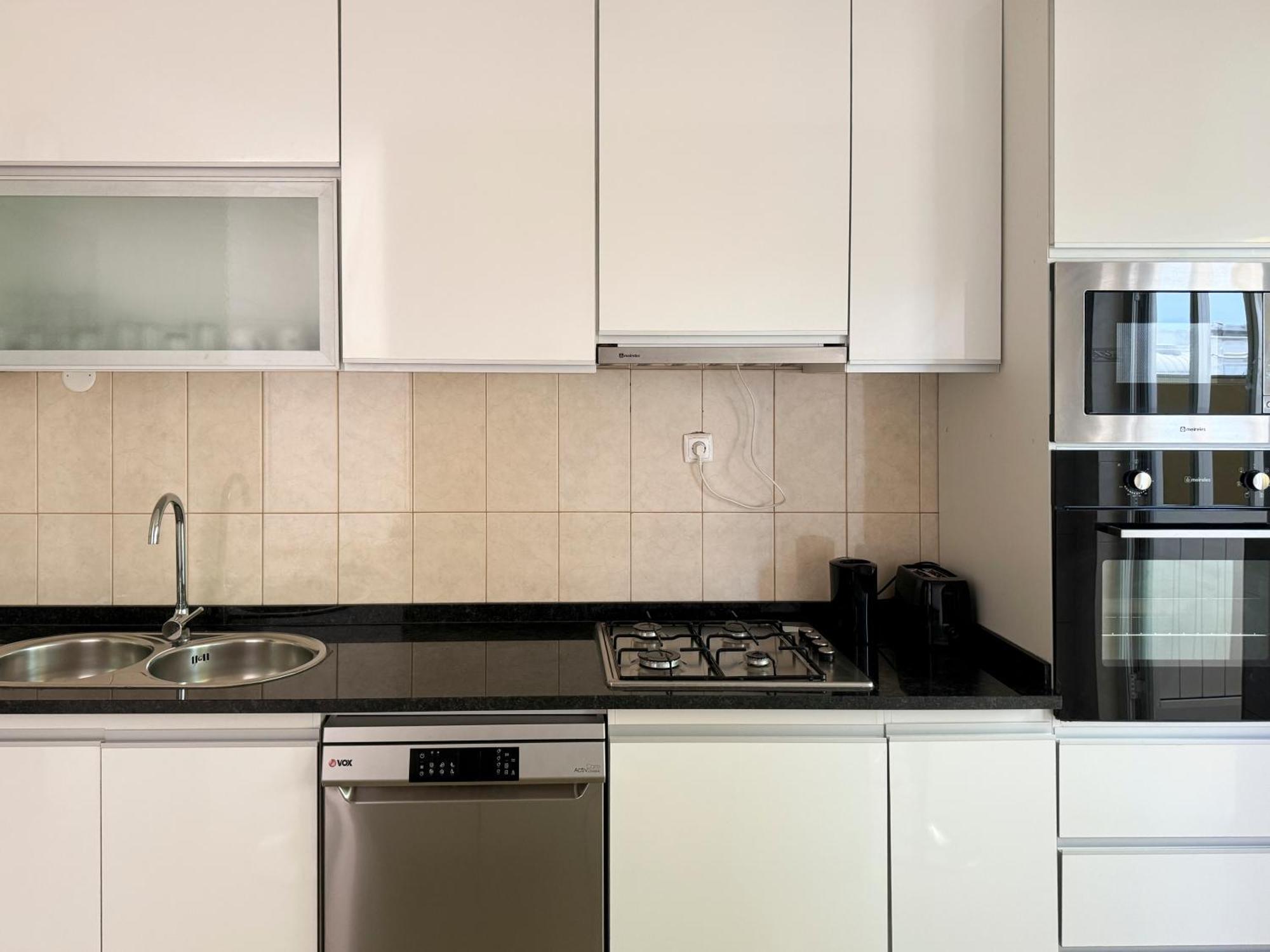 3 Bedroom Apt, Free Wifi & Ac, Cidadela - Lcgr Πράγια Εξωτερικό φωτογραφία