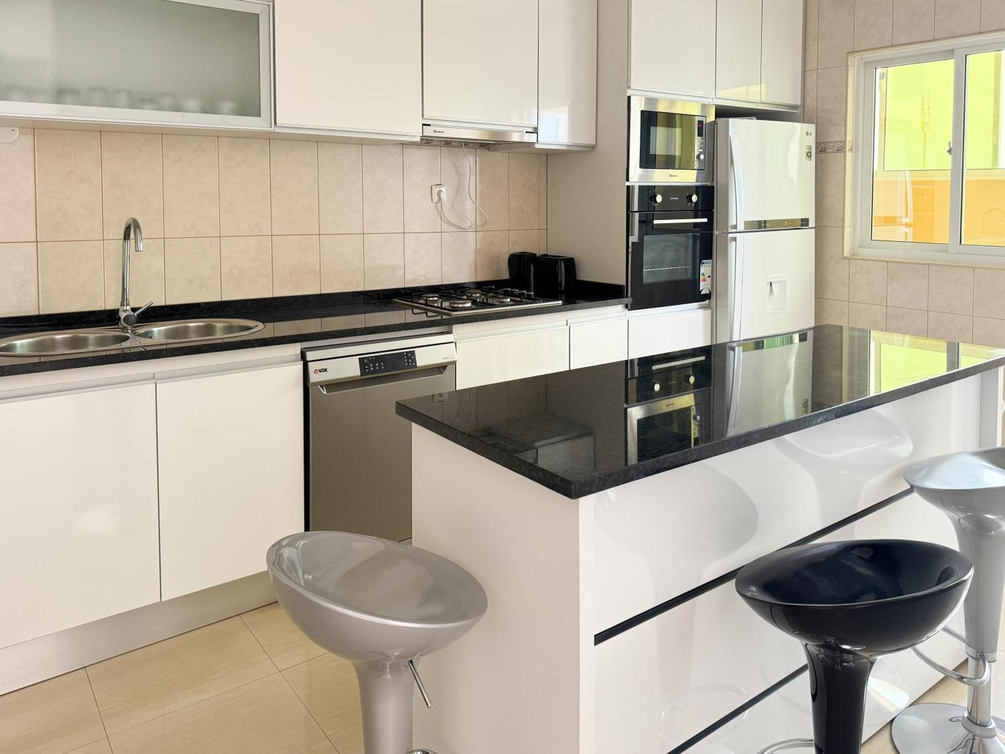 3 Bedroom Apt, Free Wifi & Ac, Cidadela - Lcgr Πράγια Εξωτερικό φωτογραφία